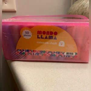 50 count Mondo llama sidewalk chalk.